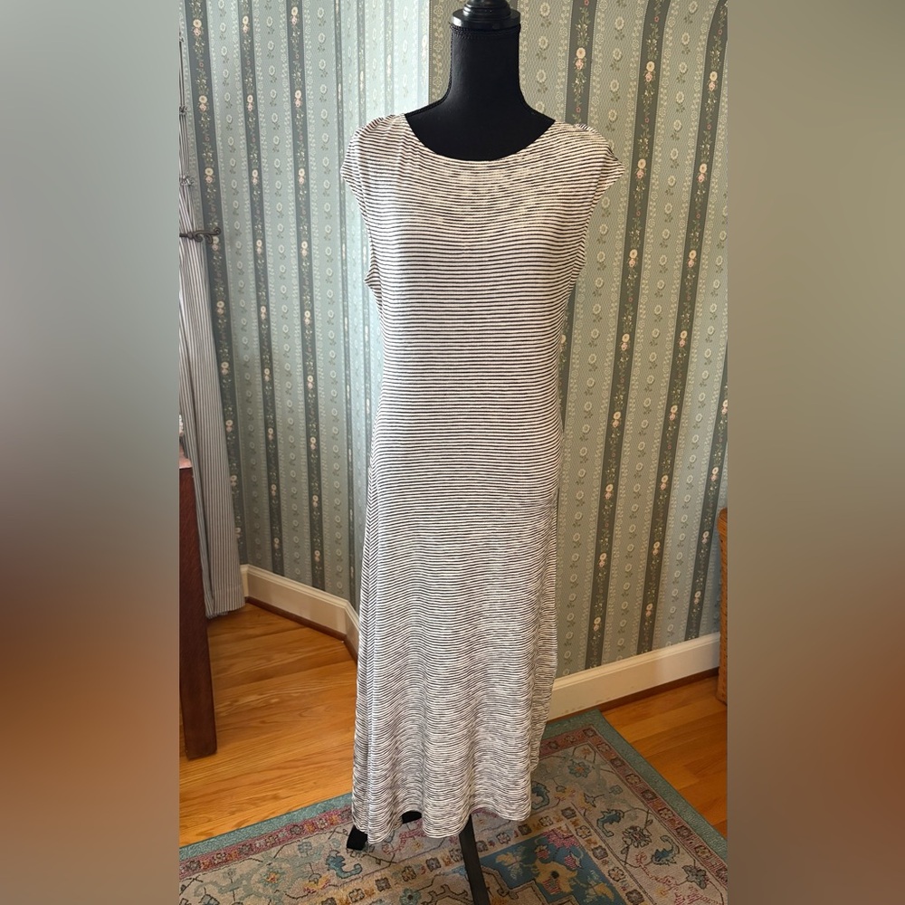 Max Studio Black and White Waffle Knit Stretch Maxi Dress
